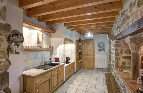Montarcher Cottage | Charming 6-Person Cottage with Enclosed Garden in Montarcher