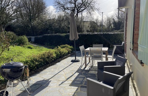 Neuville-en-Beaumont Cottage | Charming countryside house with terrace and private parking