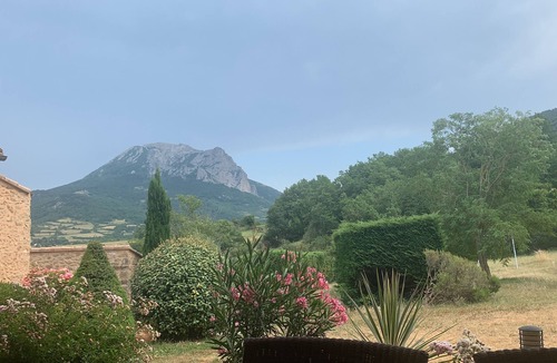 Bugarach House | Charming Chateau 7-bedroom- 16 people- with Heated indoor pool & SPA