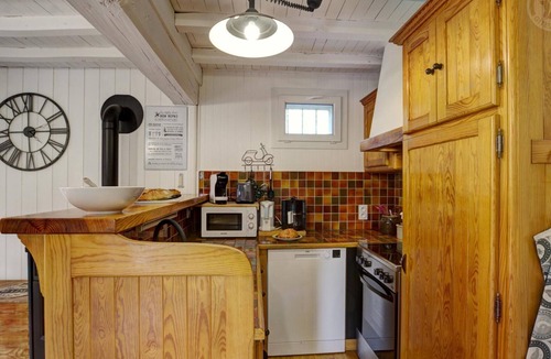 Belmont-de-la-Loire Cottage | Charming cottage with terrace and pets allowed in Belmont-de-la-Loire