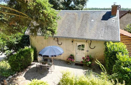Mont-Saint-Jean House | Charming Cottage in Chateau les Roches gardens