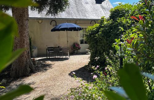 Mont-Saint-Jean House | Charming Cottage in Chateau les Roches gardens