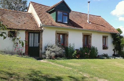 Lurcy-Levis Cottage | Charming cottage in Lurcy-Lévis with air conditioning and garden