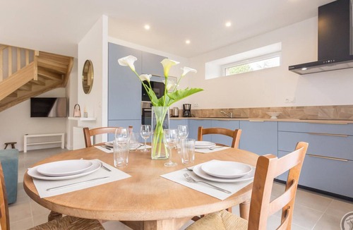Saint-Lo-d'Ourville Cottage | Charming cottage in Portbail, shared garden and private terrace