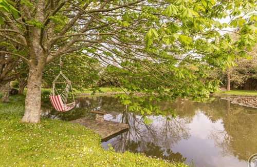 Saint-Lo-d'Ourville Cottage | Charming cottage in Portbail, shared garden and private terrace