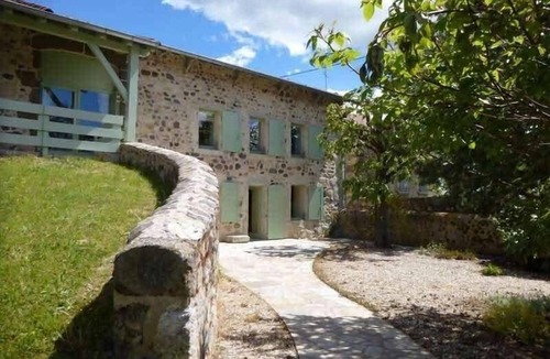 Vernassal Cottage | Charming Cottage in Vernassal with Courtyard and Nearby Attractions