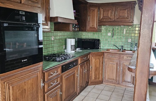 Sury-en-Vaux Cottage | Charming Cottage with Vineyard Views, WiFi, BBQ, and Bike Storage in Sury-en-Vaux