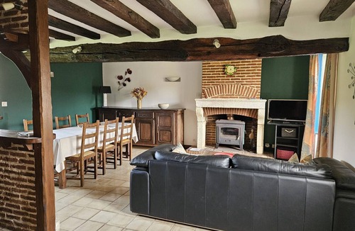 Sury-en-Vaux Cottage | Charming Cottage with Vineyard Views, WiFi, BBQ, and Bike Storage in Sury-en-Vaux