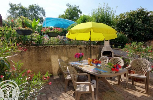 Bussieres Cottage | Charming Cottage with Terrace and Garden, Pets Welcome