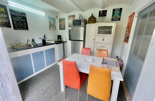 Remilly House | Charming country cottage with private access to the river