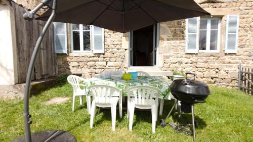 Le Monestier House | Charming Country Getaway, Balcony, Views, Office