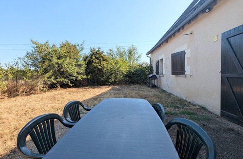 Arthon Cottage | *Charming Countryside House with Garden & Near River, Sleeps 10*