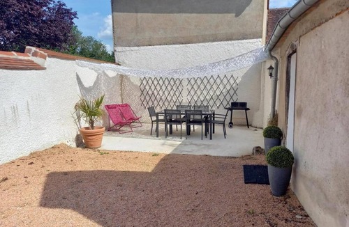Brout-Vernet Cottage | Charming cozy home in the heart of Bourbonnais, pets welcome