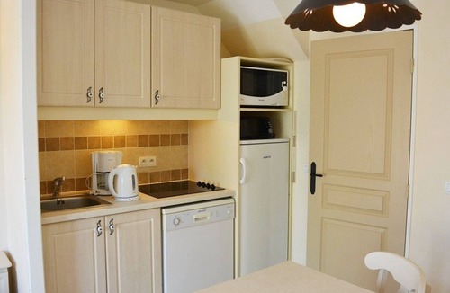 Rouret House | Charming Duplex House for 6 with Terrace, WiFi, Pet-Friendly - Grospierres