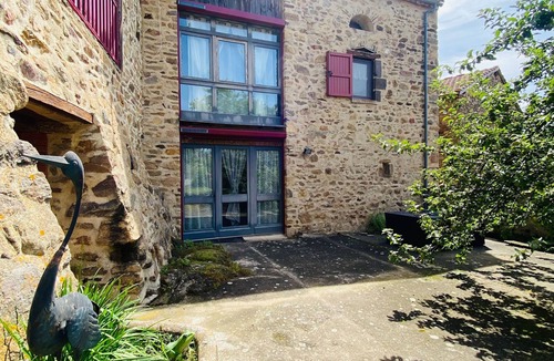 Saint-Beauzire Cottage | Charming Farmhouse Retreat in Auvergne with Terrace, Garden & Modern Amenities