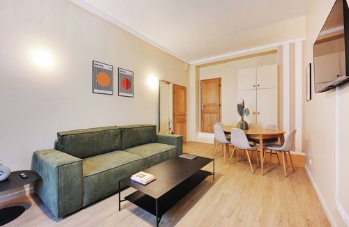 Croulebarbe Apartment | Charming FLAT - 2 bedrooms with a cinema in the "quartier Latin"