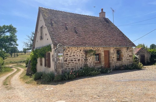 Bourbon-l'Archambault Cottage | Charming cottage, pets welcome - 4 guests