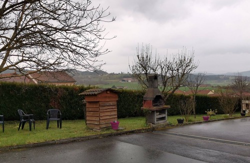 Saint-Pierre-Eynac Cottage | Charming Cottage near Puy-en-Velay: 3BR, Scenic Views, Ideal for Families & Professionals