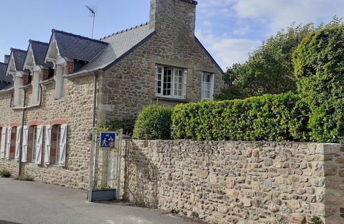 Saint-Jacut-de-la-Mer House | Charming house 5 minutes walk from beaches and shops; enclosed garden