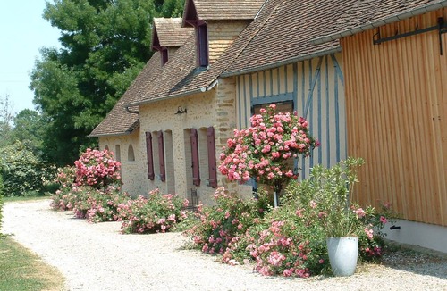 Ballon-Saint-Mars Cottage | Charming Renovated Farmhouse with Pond and Bikes, Sleeps 8, Near Scenic Trails