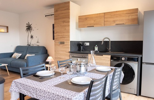 Sorede Cottage | Charming Gîte 'Côté Mer' with Mountain View, Wi-Fi and Air Conditioning