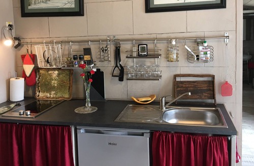 Oloron-Sainte-Marie House | CHARMING GARDEN COTTAGE unobstructed view of the Pyrenees. WHEELCHAIR FRIENDLY.