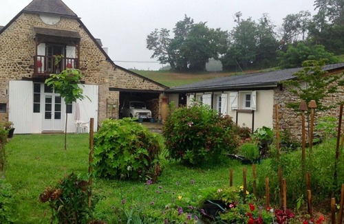 Oloron-Sainte-Marie House | CHARMING GARDEN COTTAGE unobstructed view of the Pyrenees. WHEELCHAIR FRIENDLY.