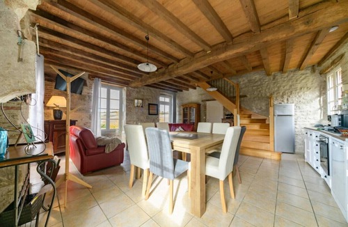 Charroux House | Charming gite de Caractère in Charroux Les Calades
