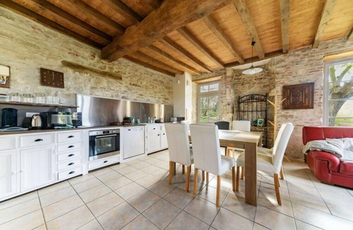Charroux House | Charming gite de Caractère in Charroux Les Calades