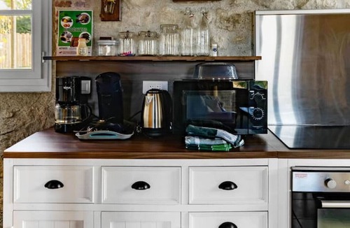 Charroux House | Charming gite de Caractère in Charroux Les Calades