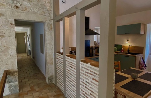 Monflanquin House | Charming gîte for 4 people with view of Monflanquin, swimming pool, peaceful setting