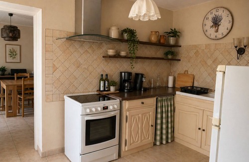 Le Martinet Apartment | Charming gîte overlooking the Cévennes and 3000m2 grounds