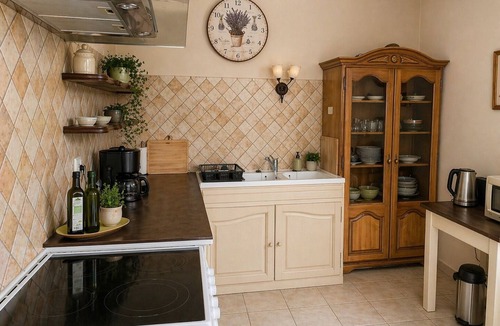 Le Martinet Apartment | Charming gîte overlooking the Cévennes and 3000m2 grounds