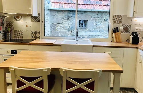 Reville House | Charming granite house near the sea