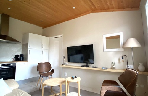 Groix Apartment | Charming ground floor apartment with private garden 500m from Loctudy