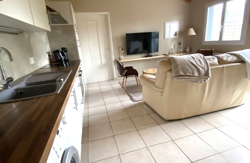 Groix Apartment | Charming ground floor apartment with private garden 500m from Loctudy