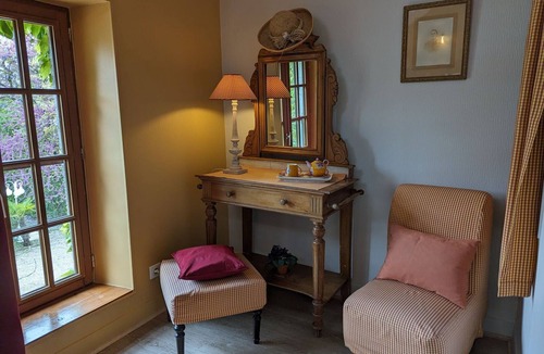 Tavers Bed & Breakfast | Charming Guest Rooms with Pool and Wi-Fi in the Loire Valley