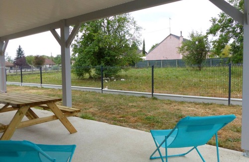 Saint-Remy-en-Rollat Cottage | Charming house in Saint-Rémy-en-Rollat with terrace and pets allowed
