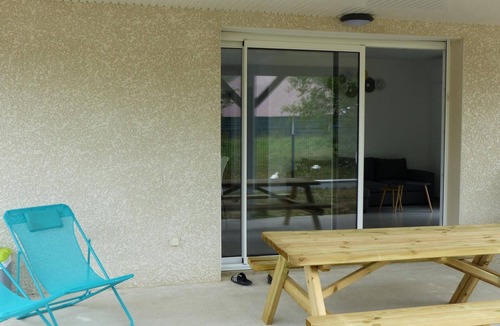 Saint-Remy-en-Rollat Cottage | Charming house in Saint-Rémy-en-Rollat with terrace and pets allowed