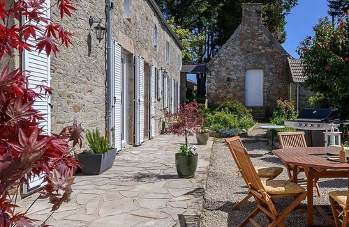 Saint-Pierre-Eglise Cottage | Charming house, enclosed garden - 4 guests