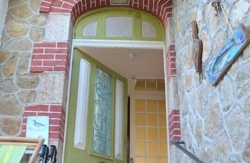 Plounevez-Lochrist House | Charming holiday home with large garden near the beaches.