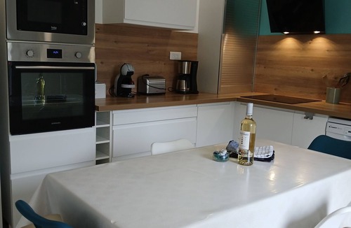 Port District House | Charming house with garden 5 min walk from the beach and 10' from the shops!