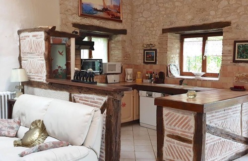 Tournon-d'Agenais House | Charming house with private pool. Sleeps 10–12. Lot Valley. 5–6 bedrooms