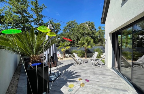 Arradon House | Charming house 400m from the sea and shops - Private garden and Jacuzzi