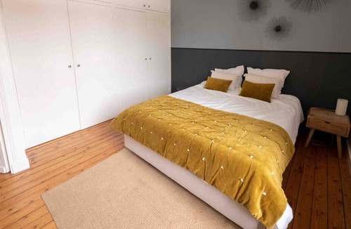 Salles House | Charming House for 8-9 Guests with Heated Pool and Spacious Garden