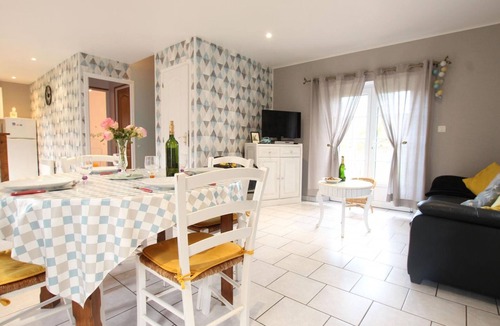 Saint-Marcouf Cottage | Charming House in Saint-Marcouf with Private Garden