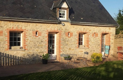 Saint-Marcouf Cottage | Charming House in Saint-Marcouf with Private Garden