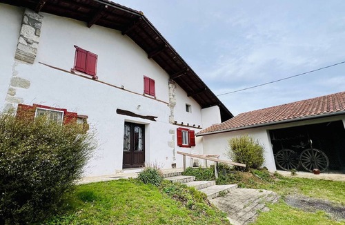 Louhossoa House | Charming house in Louhossoa, 6 guests - Garden & fireplace