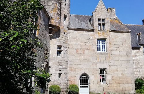 Ploubezre House | Charming house on the Manoir de Kerguéréon estate