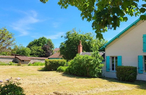 Lurcy-Levis Cottage | Charming house with large garden and fireplace in Lurcy-Lévis